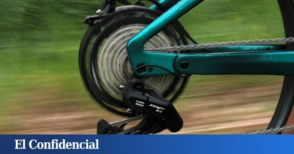 Al volante de un 'Tesla' de 2 ruedas con cambio automático: lo mejor que le ha pasado a la bici