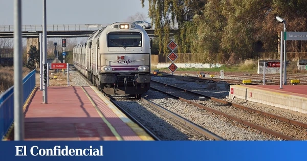 Interrumpida la línea Madrid-Cáceres por un accidente con un vehículo en un paso a nivel