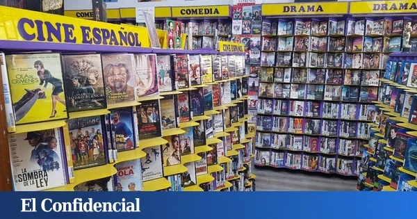 El último videoclub de Madrid que resiste al 'streaming': un refugio cinéfilo que ofrece más de 10.000 títulos en el barrio del Pilar