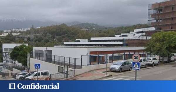 Una madre que recogía a su hijo en el colegio atropella a un policía, lo arrastra 100 metros y se da a la fuga