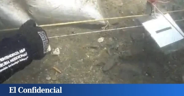 Encuentran una estatua de hace 3.000 años con huellas humanas 