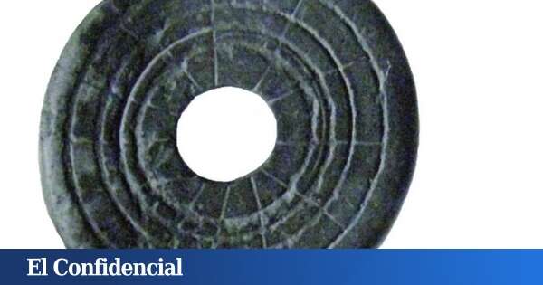 Encuentran unos misteriosos discos de piedra medievales que servían como brújulas