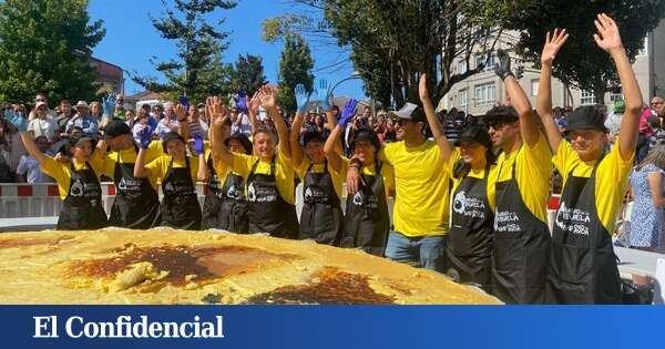 Hacen la tortilla de patata más grande del mundo en este pueblo de Galicia y así le dan la vuelta