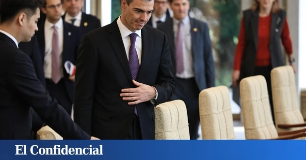 Sánchez pidió un crédito de cinco millones para ampliar su gasto récord en asesores