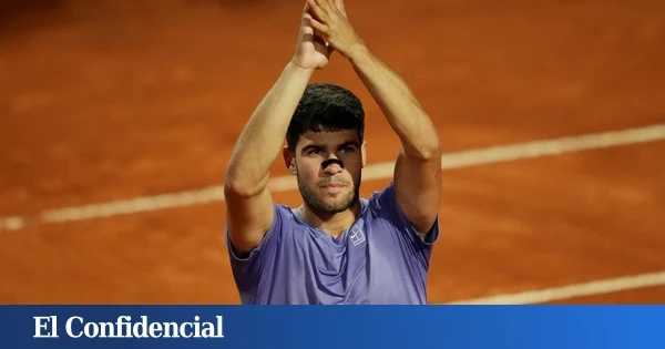 Alcaraz remonta a Djere con solidez y alcanza los octavos en el Masters 1.000 de Roma (6-7 y 2-6)