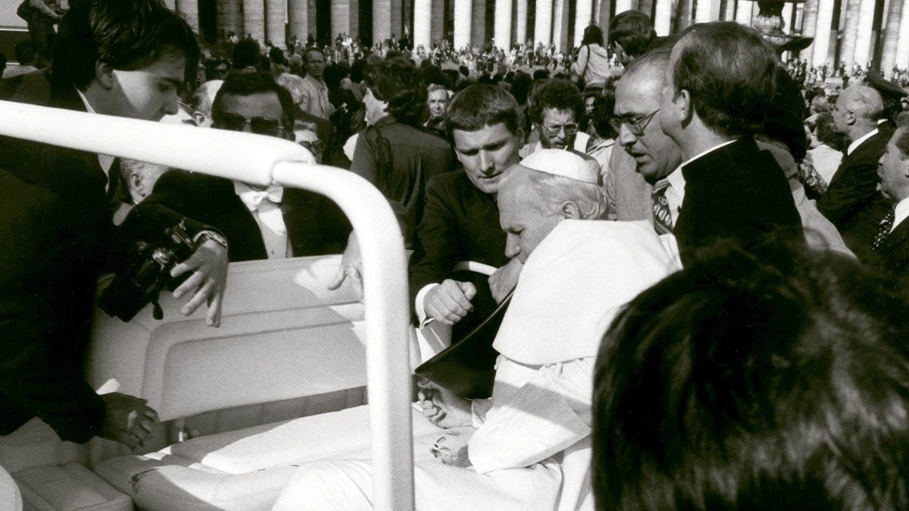 Strzały padły na oczach wiernych. 45 lat od zamachu na papieża Jana Pawła II