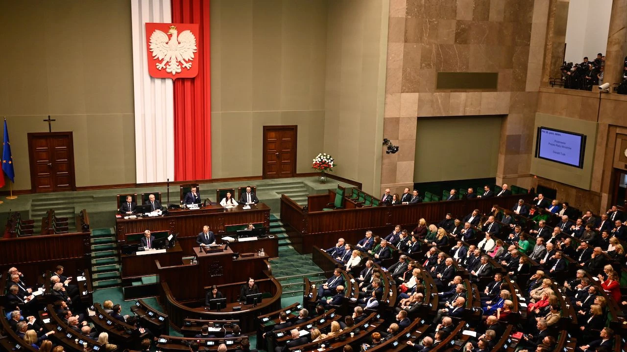 Rośnie poparcie dla KO i PiS. Jest nowy sondaż