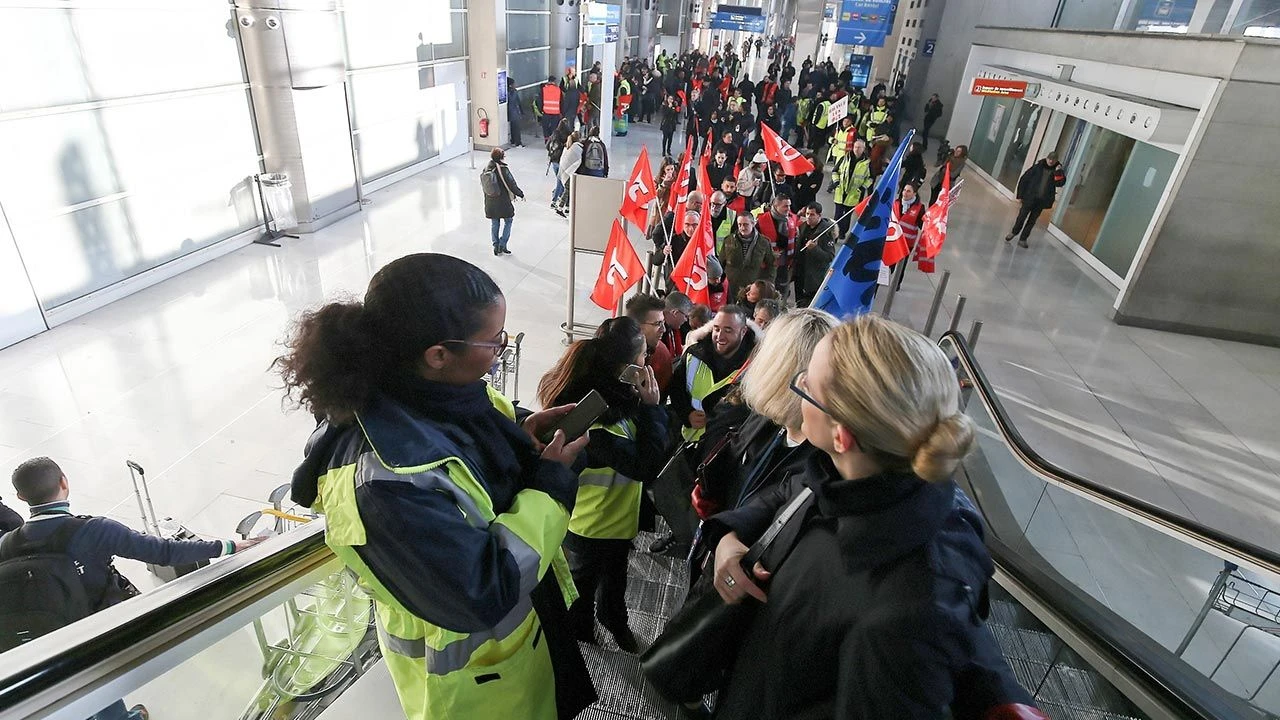 Igrzyska sparaliżowane? Pracownicy lotnisk zapowiadają wielki strajk