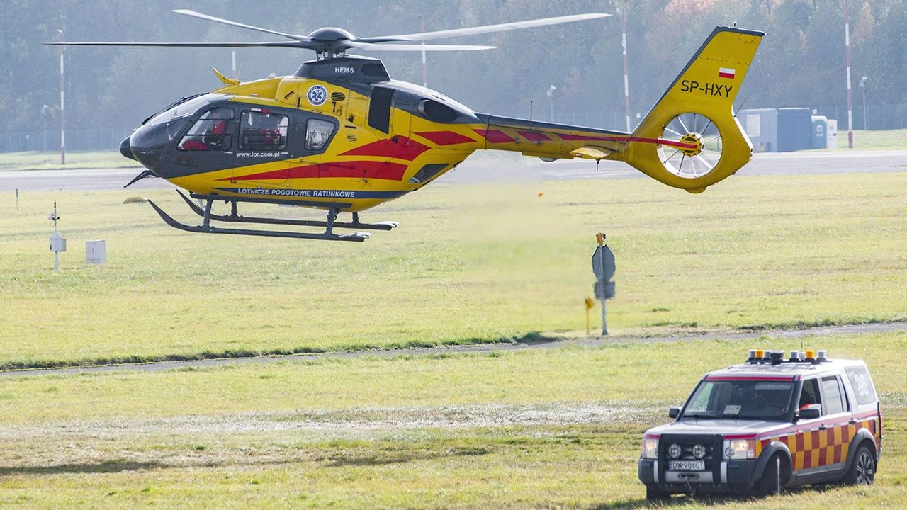 Wypadek z udziałem wójta. Wpadł do szkoły przez dziurę w stropie