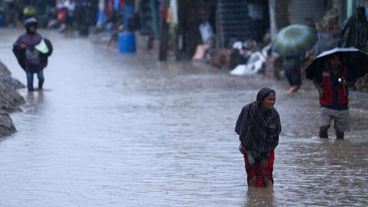 Tragiczne skutki powodzi w Nepalu. Są dziesiątki ofiar [WIDEO]