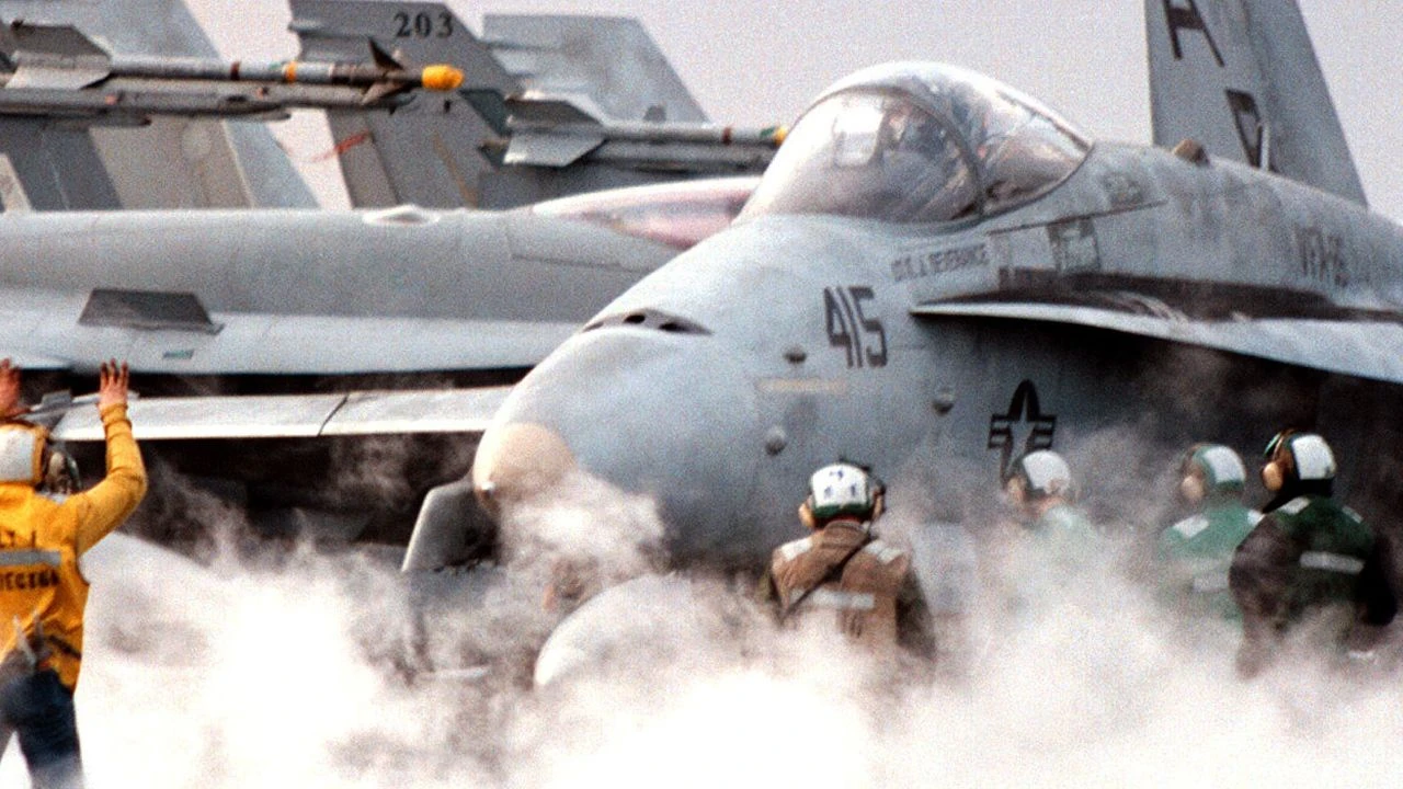 Incydenty na lotniskowcu USS Nimitz. USA straciły samolot i śmigłowiec
