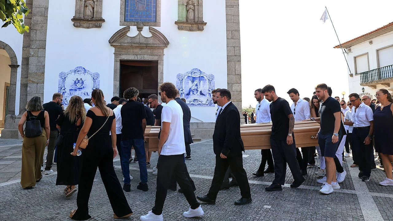 Pogrzeb Diego Joty. Kibice i koledzy z boiska żegnają piłkarza