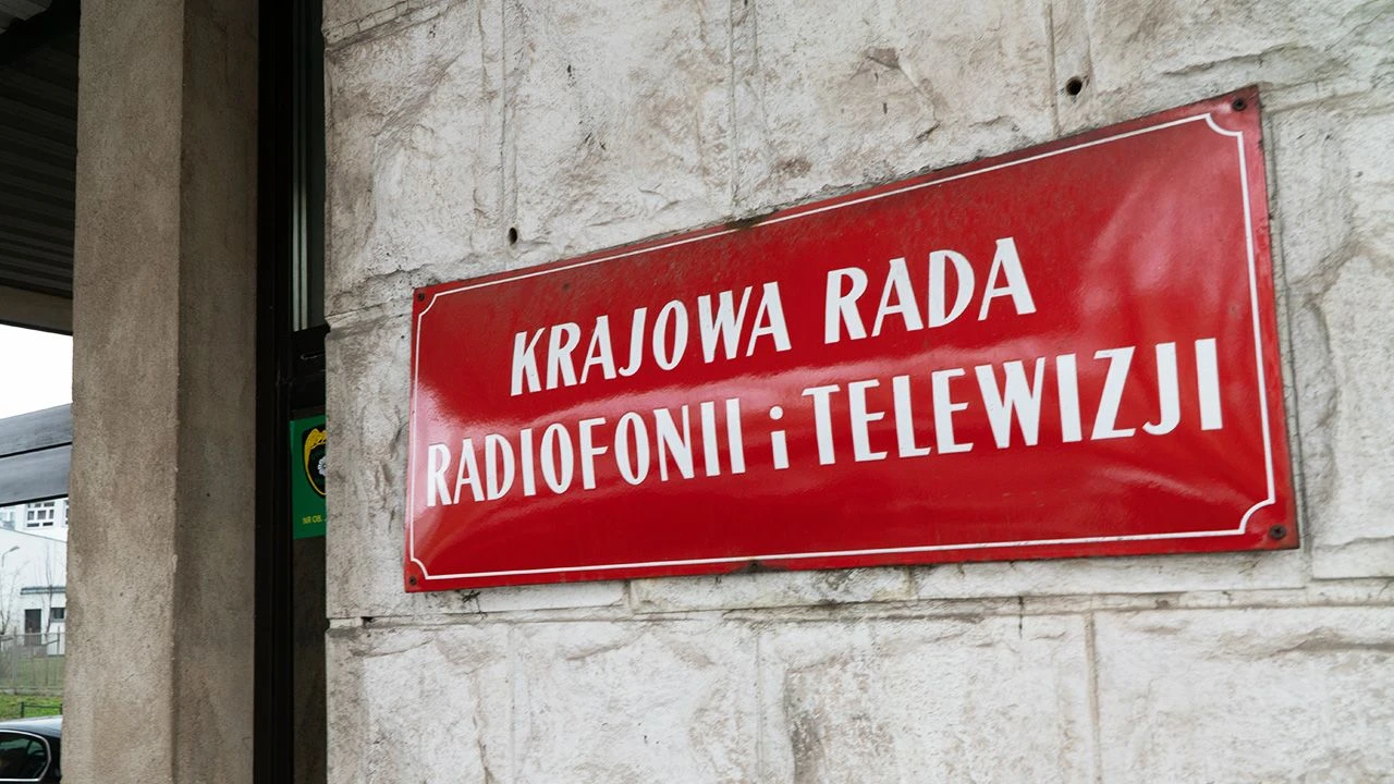 KRRiT „rażąco naruszyła prawo”. Sąd nałożył grzywnę na organ