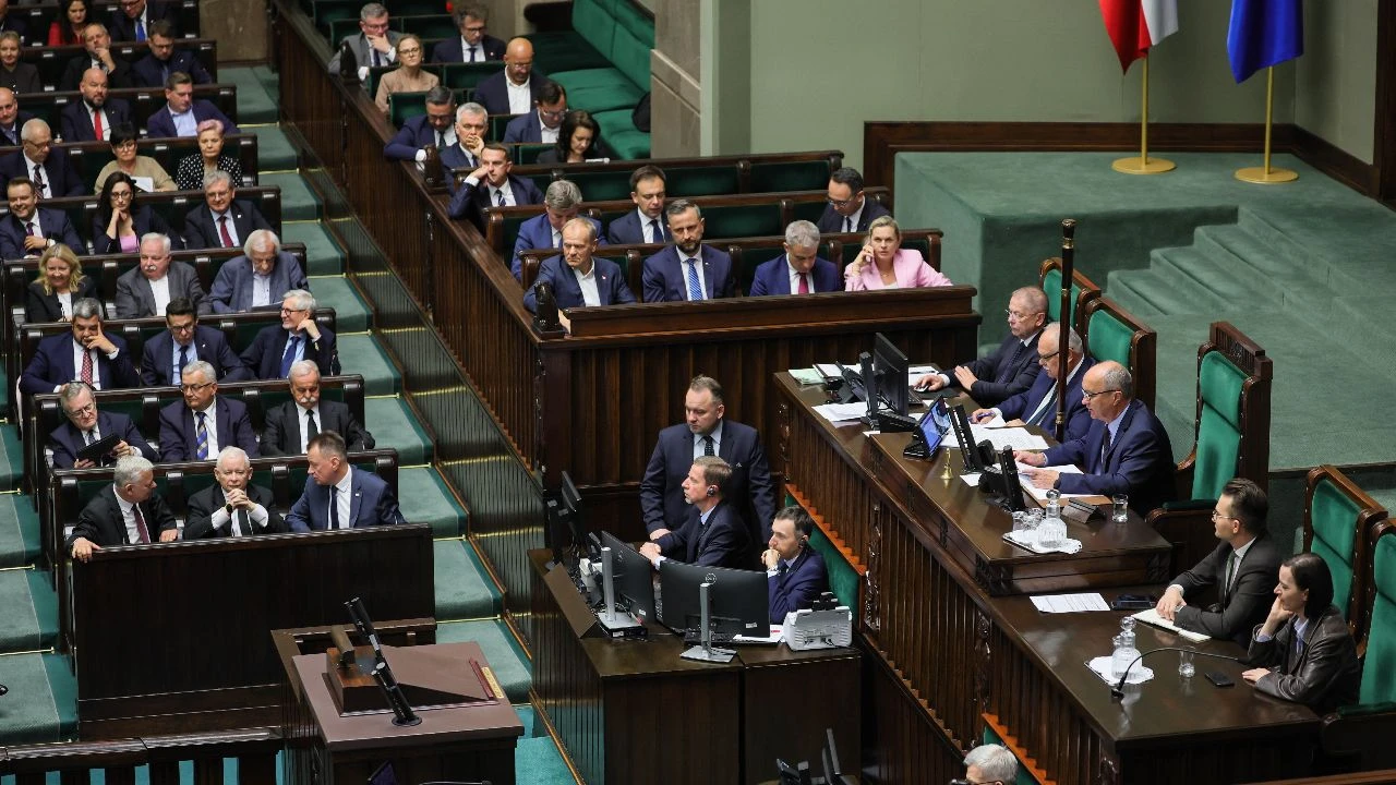 Zarobki lekarzy, ceny paliw i mobbing w pracy. Głosowania w Sejmie