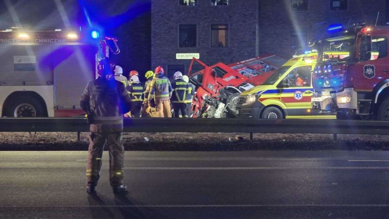 Zderzenie wozu strażackiego z mercedesem. Jest ofiara śmiertelna