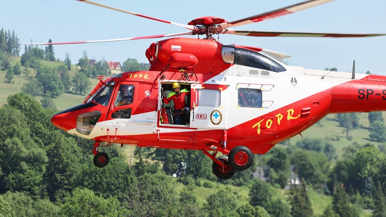 Rodzina utknęła na Orlej Perci. Wezwano helikopter TOPR