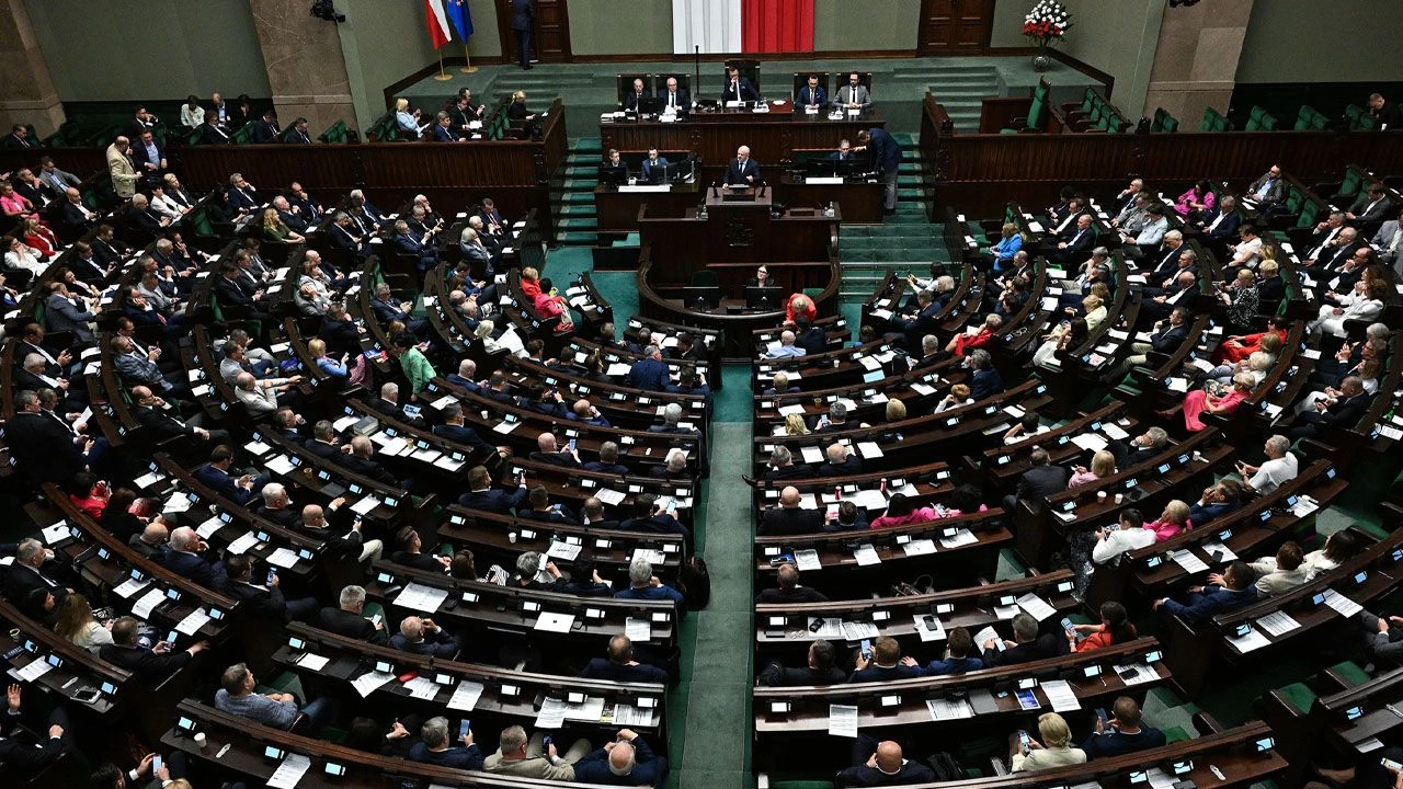 Prezydent naciska, Sejm zwalnia. Projekty ustaw trafiły do konsultacji