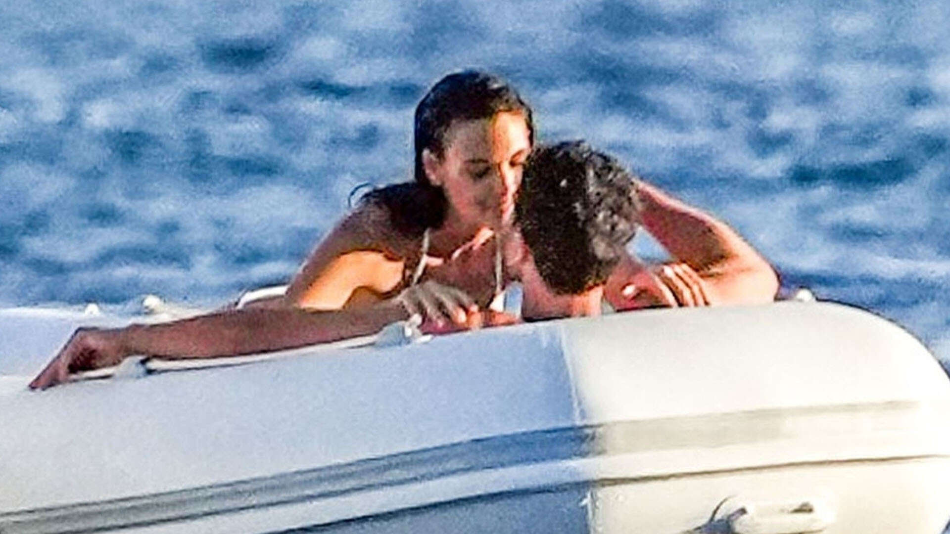 Leonardo DiCaprio’s girlfriend Vittoria Ceretti makes out with Theo James in tiny white bikini for commercial in Italy