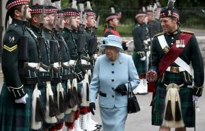 Queen to visit Scotland as Will & Harry to stand together for Diana service