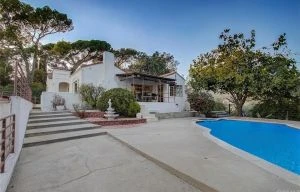 Who bought Charles Manson's murder house?