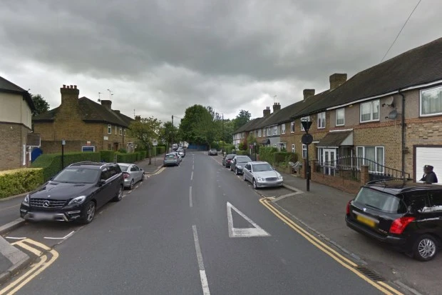 Teen fights off attempted kidnapper after man tried to grab her off the street