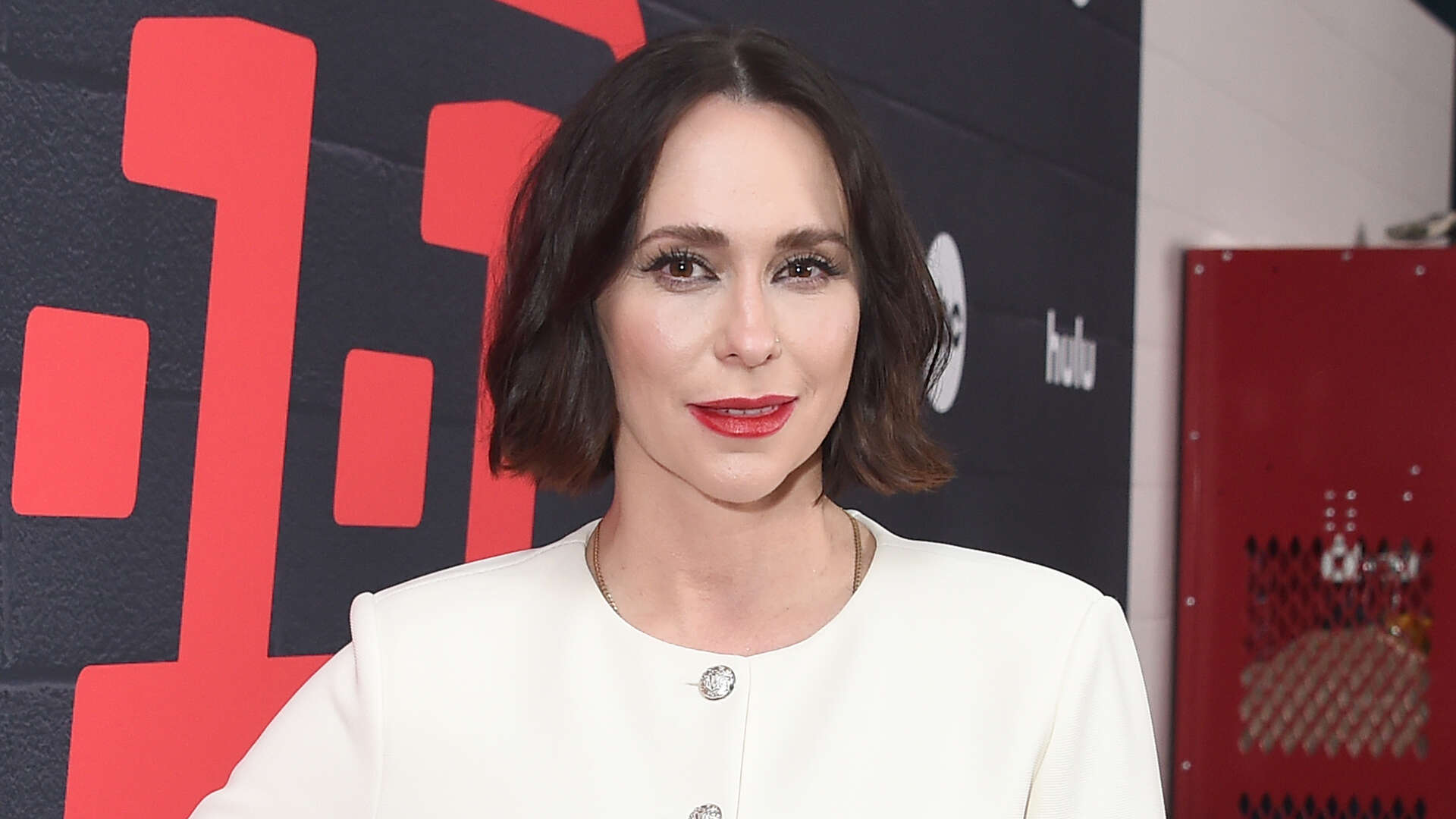 Jennifer Love Hewitt posts makeup & filter-free selfies for 46th birthday & slams ‘cruel’ treatment of women as they age