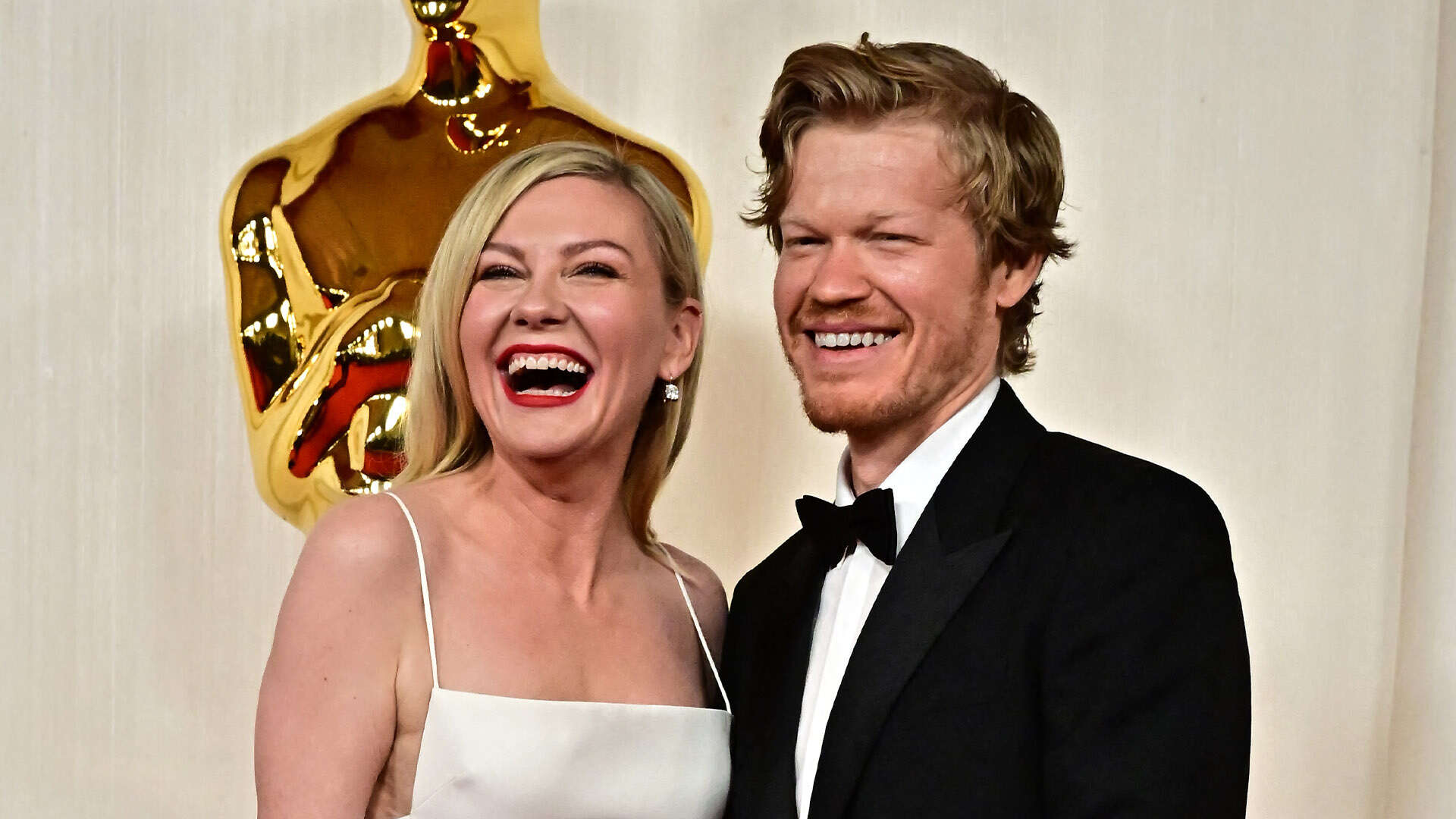 Kirsten Dunst’s husband Jesse Plemons catches wife as she trips over Oscars statue & nearly falls in red carpet blunder