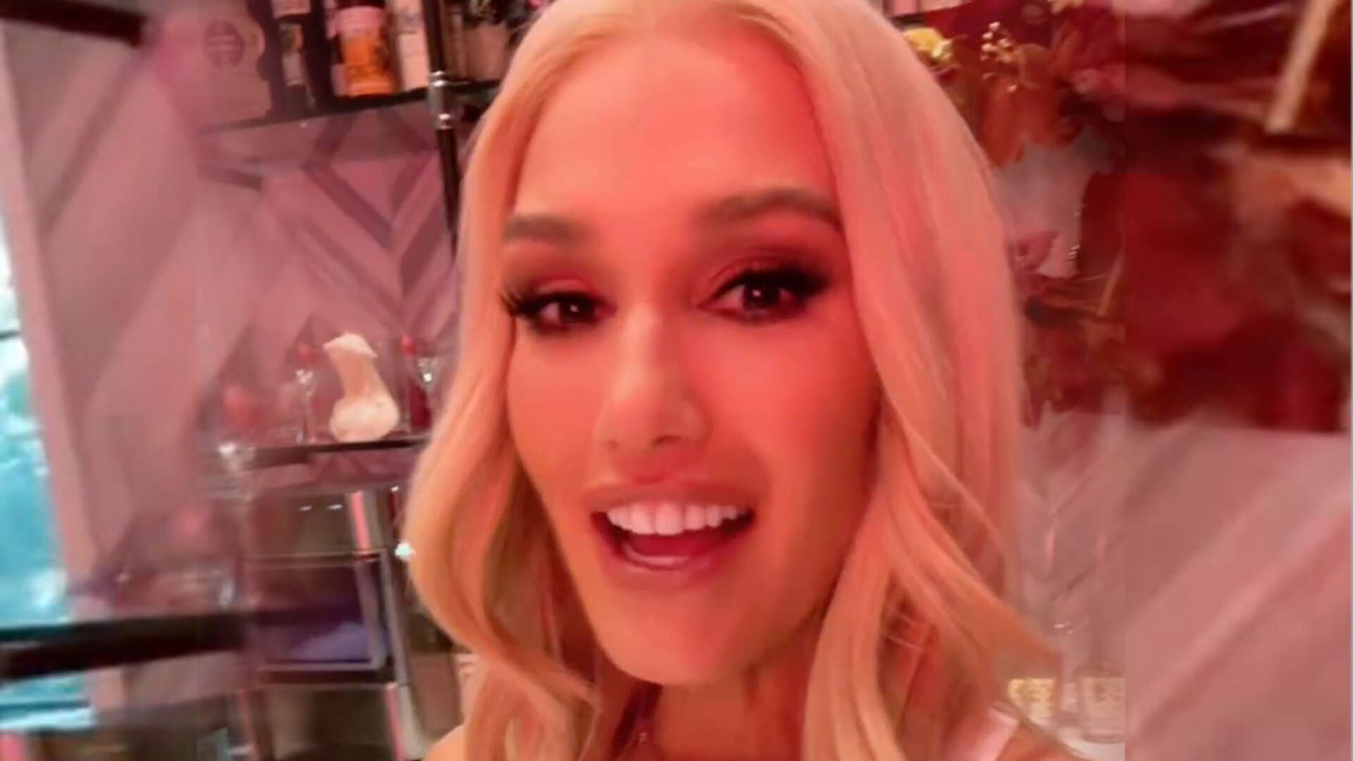 Gwen Stefani shows off toned stomach in crop top & ageless face after fans say star looks ‘unrecognizable’ on The Voice