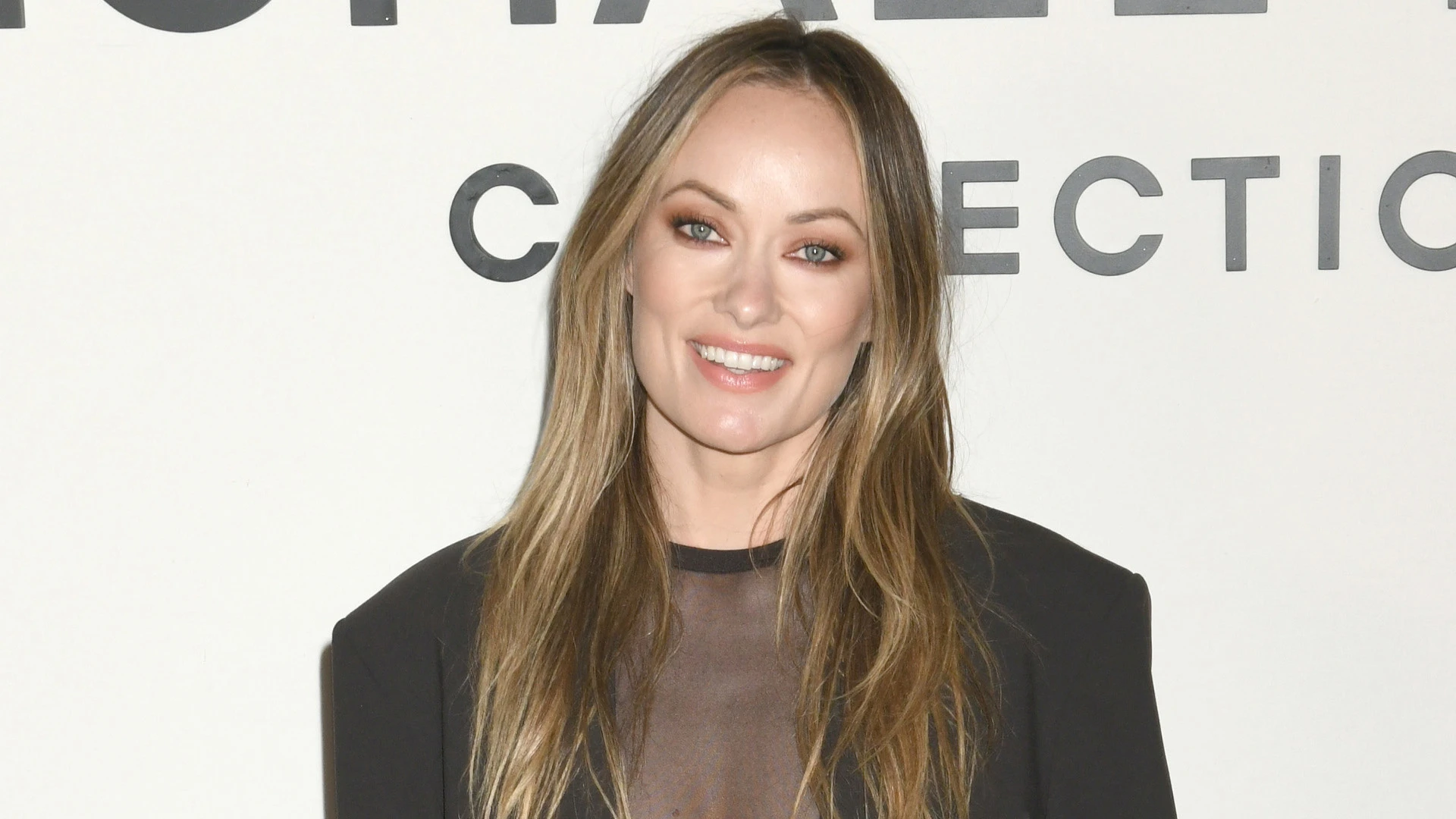Olivia Wilde accidentally flashes boob from under blazer at New York Fashion Week event