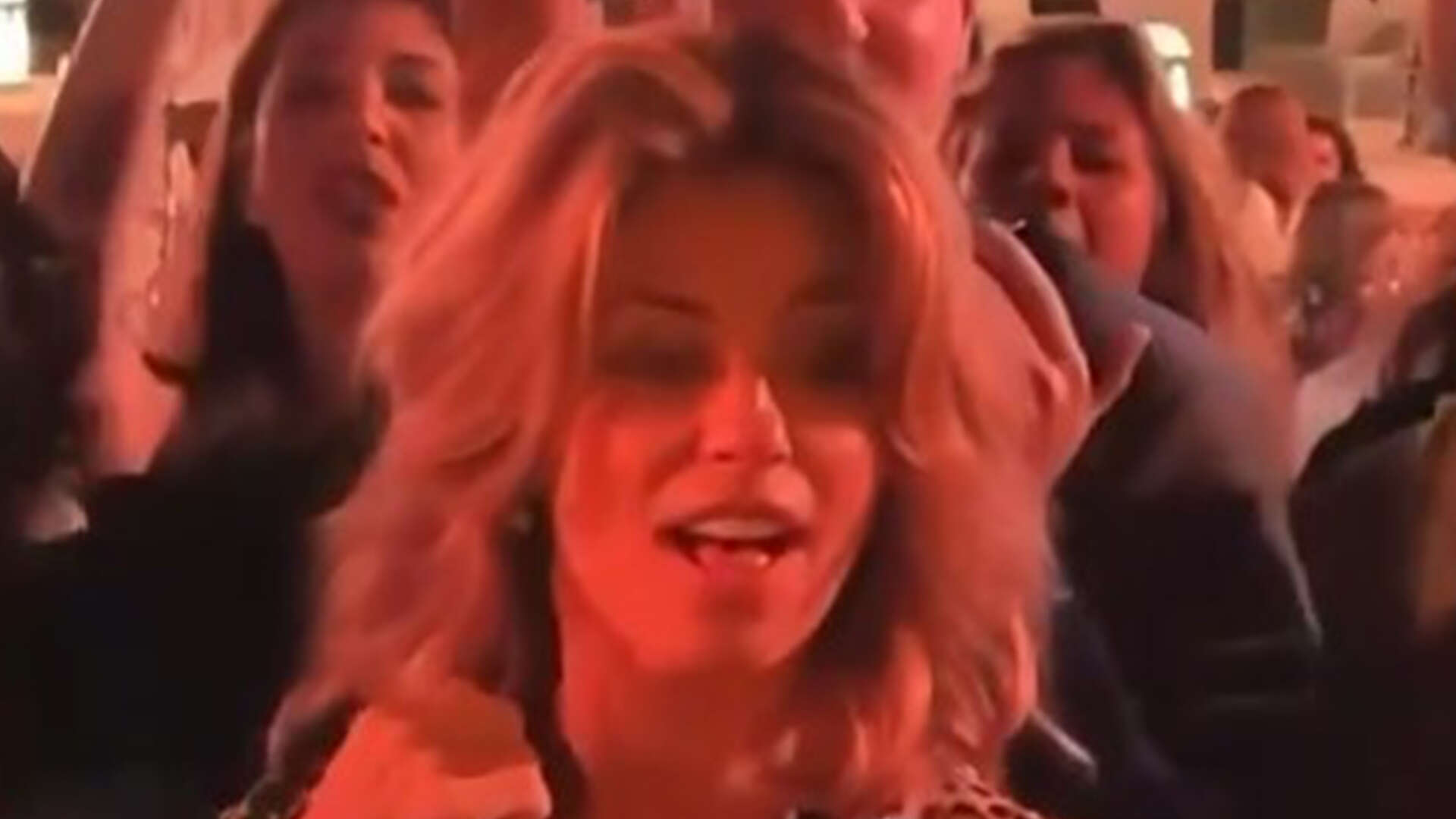 Shania Twain looks ‘brilliant’ with her ‘natural’ hair, fans gush as she dances to her own song at Abu Dhabi party