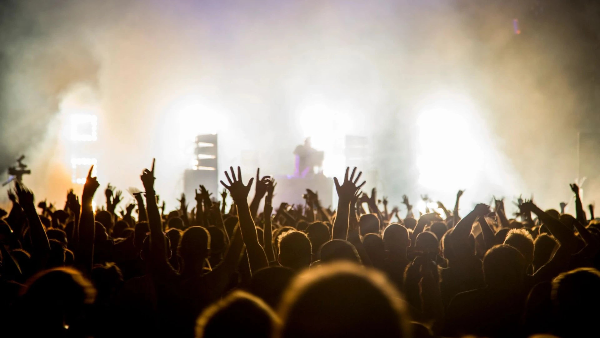 Huge rock star ‘splits from girlfriend of 15 years’ after cheating claims