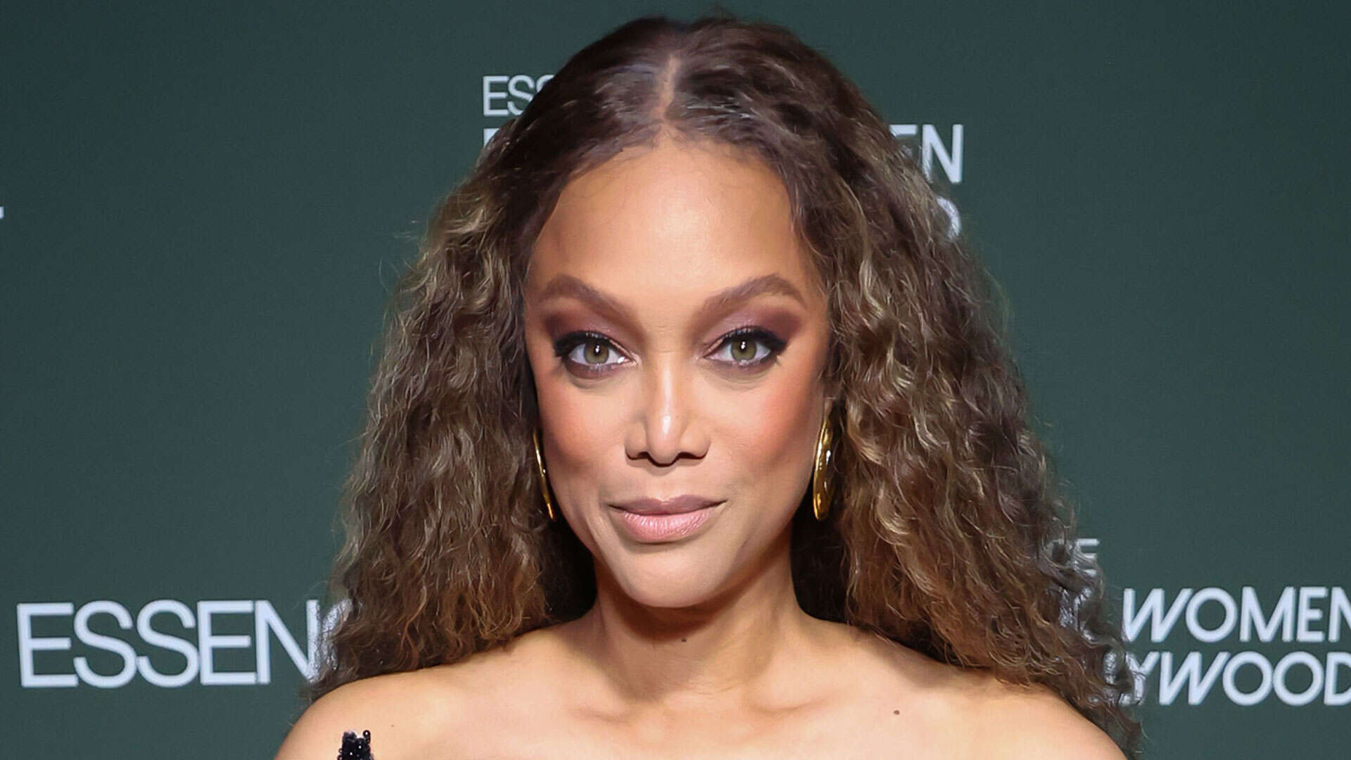 Tyra Banks’ fans think she looks ‘completely different’ with dramatic new look at Paris Fashion Week