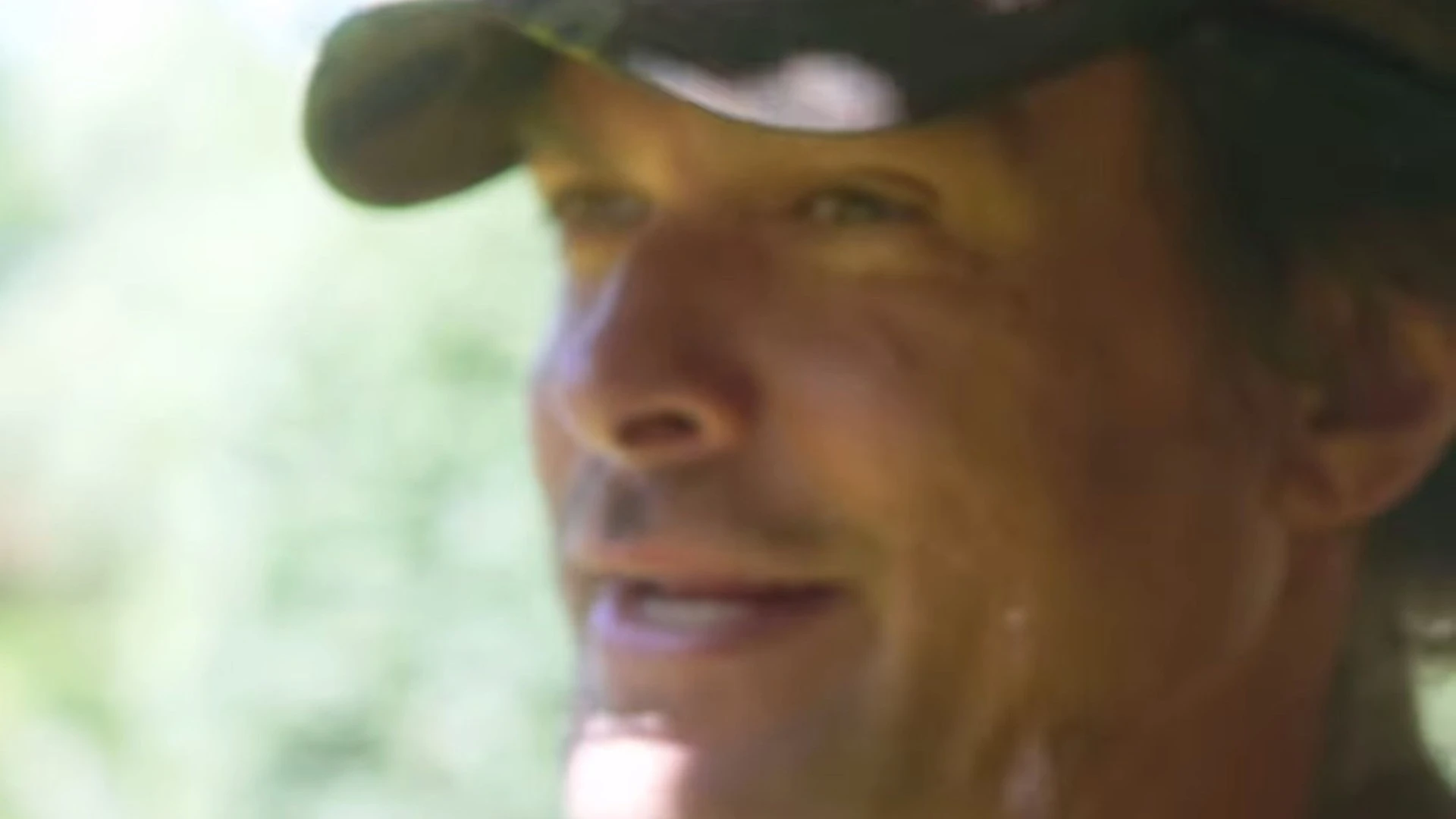 Hollywood star unrecognizable as he shaves off his beard for first time in six years – can you guess who?