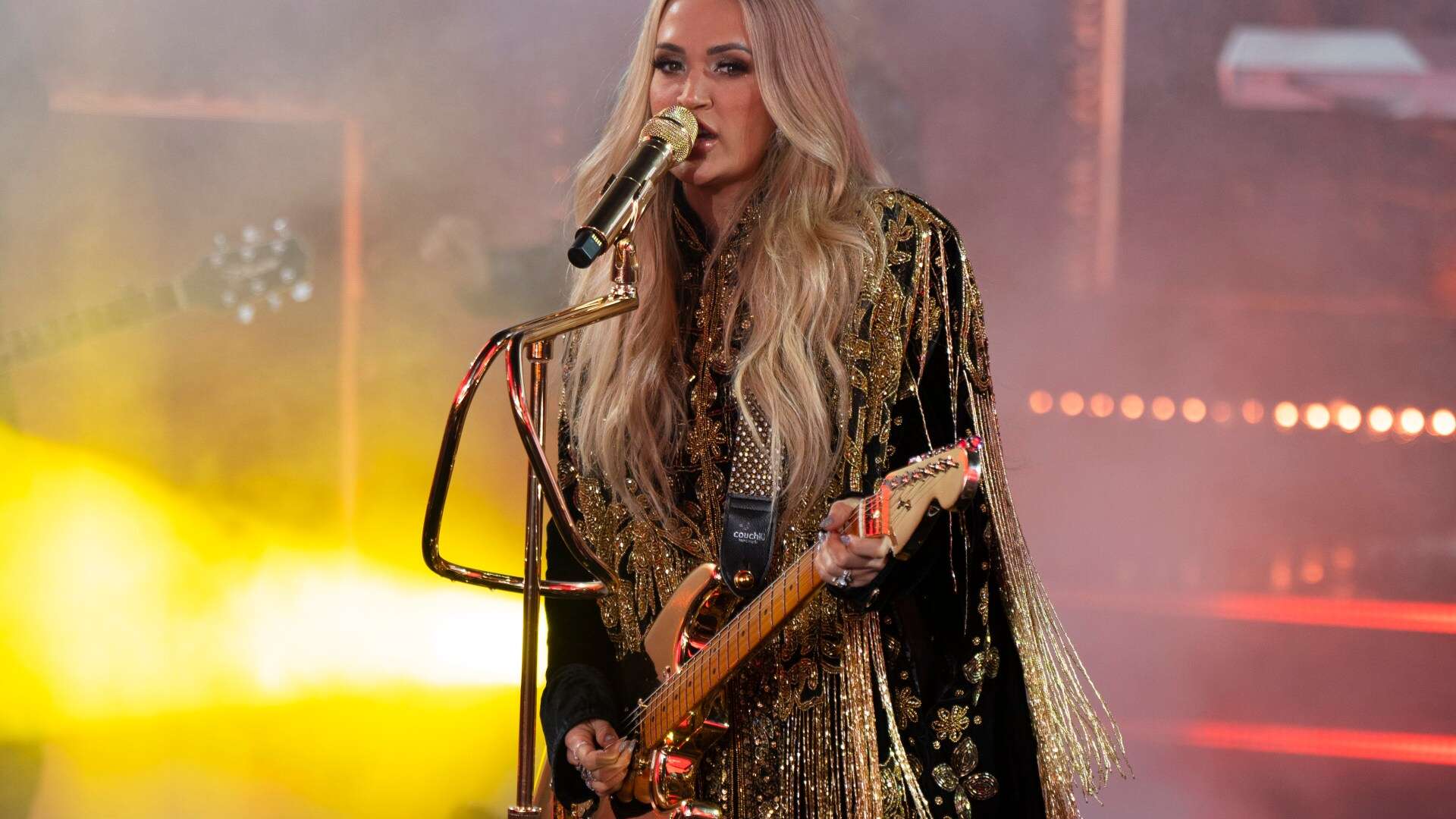 Carrie Underwood sparks pregnancy rumours after fans spot sign during New Year’s Rockin’ Eve performance