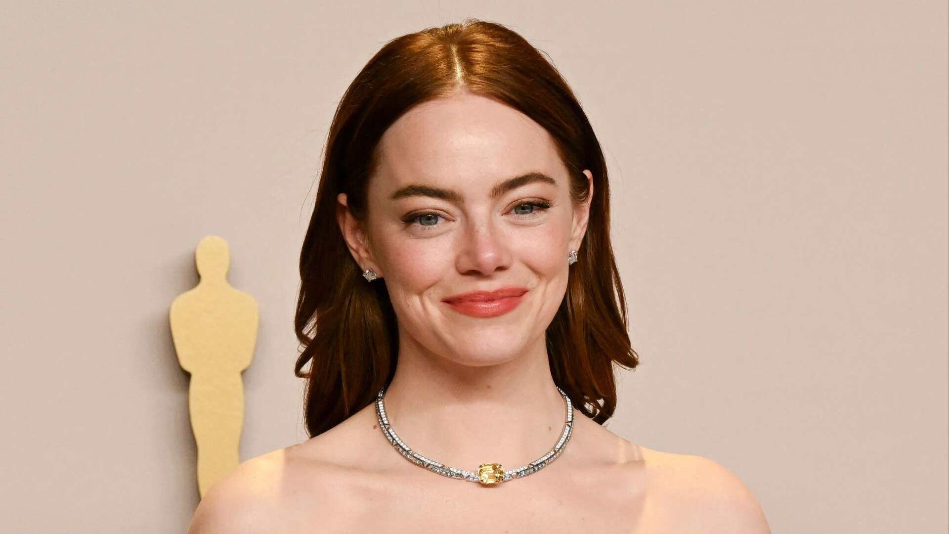 Emma Stone debuts drastic hair transformation on Golden Globes red carpet- and fans are ‘in heaven’ over look