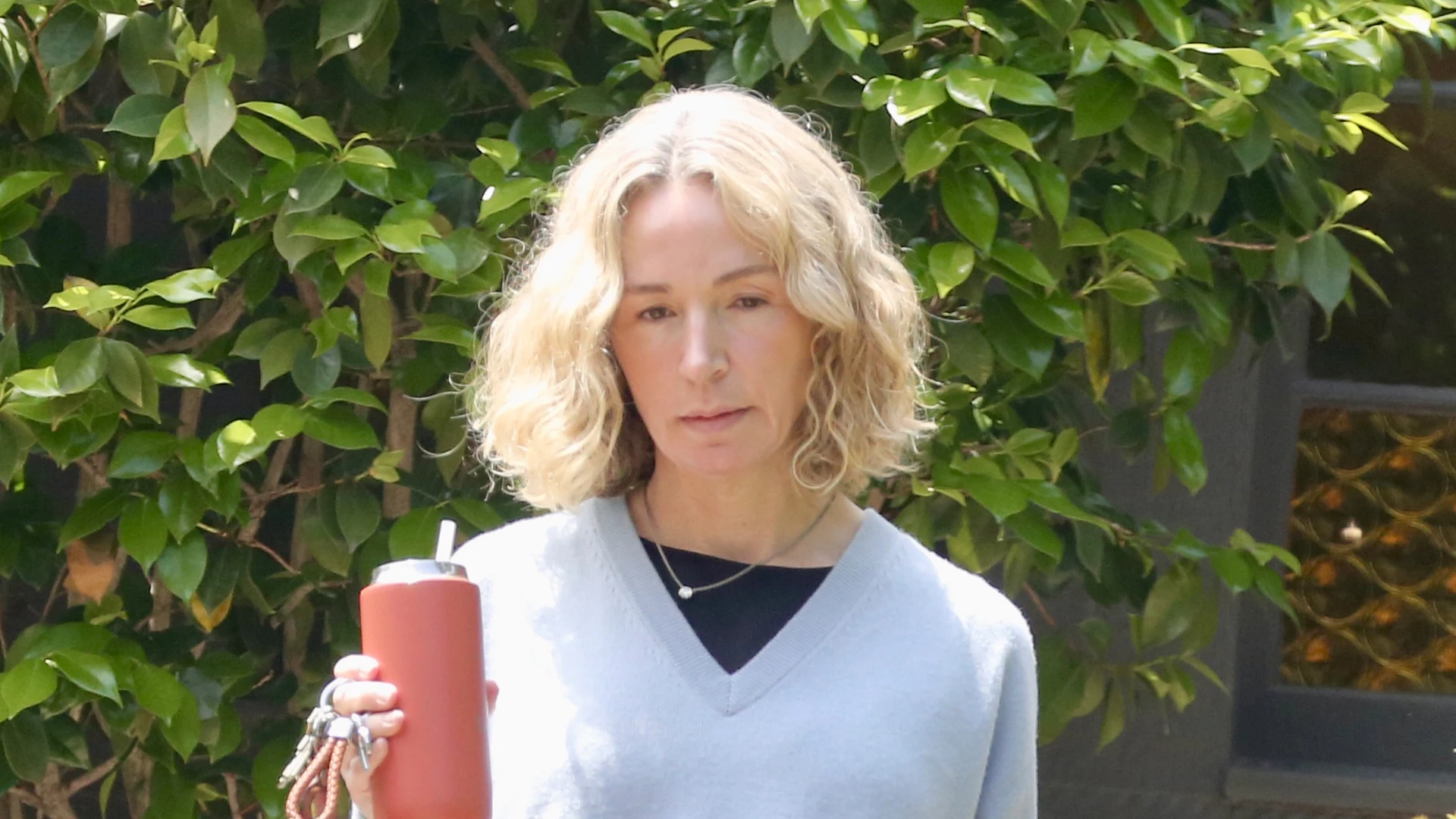 90s movie star, 50, was married to A-list rocker, has Hollywood actor twin brother, & is a Scientologist – who is she?
