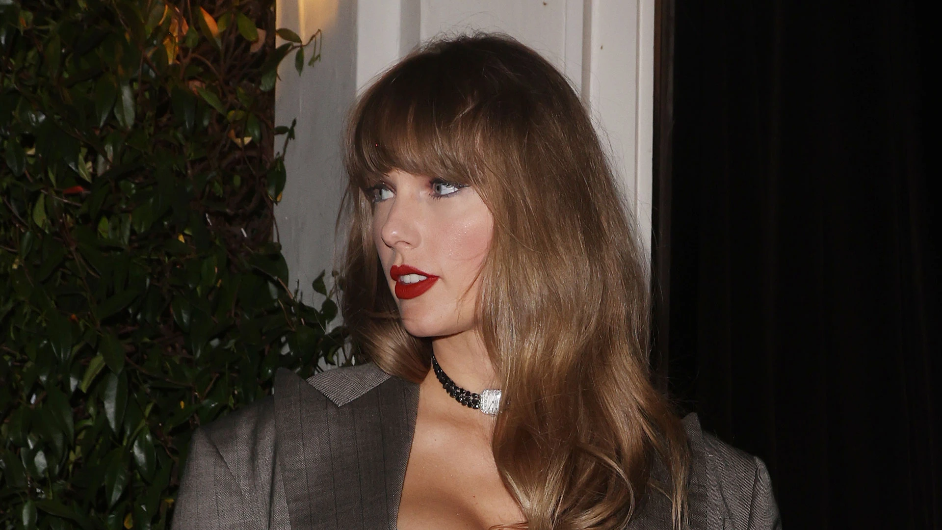 Taylor Swift wears revealing corset during girls’ night in London with famous friends after ex Matt Healy’s engagement