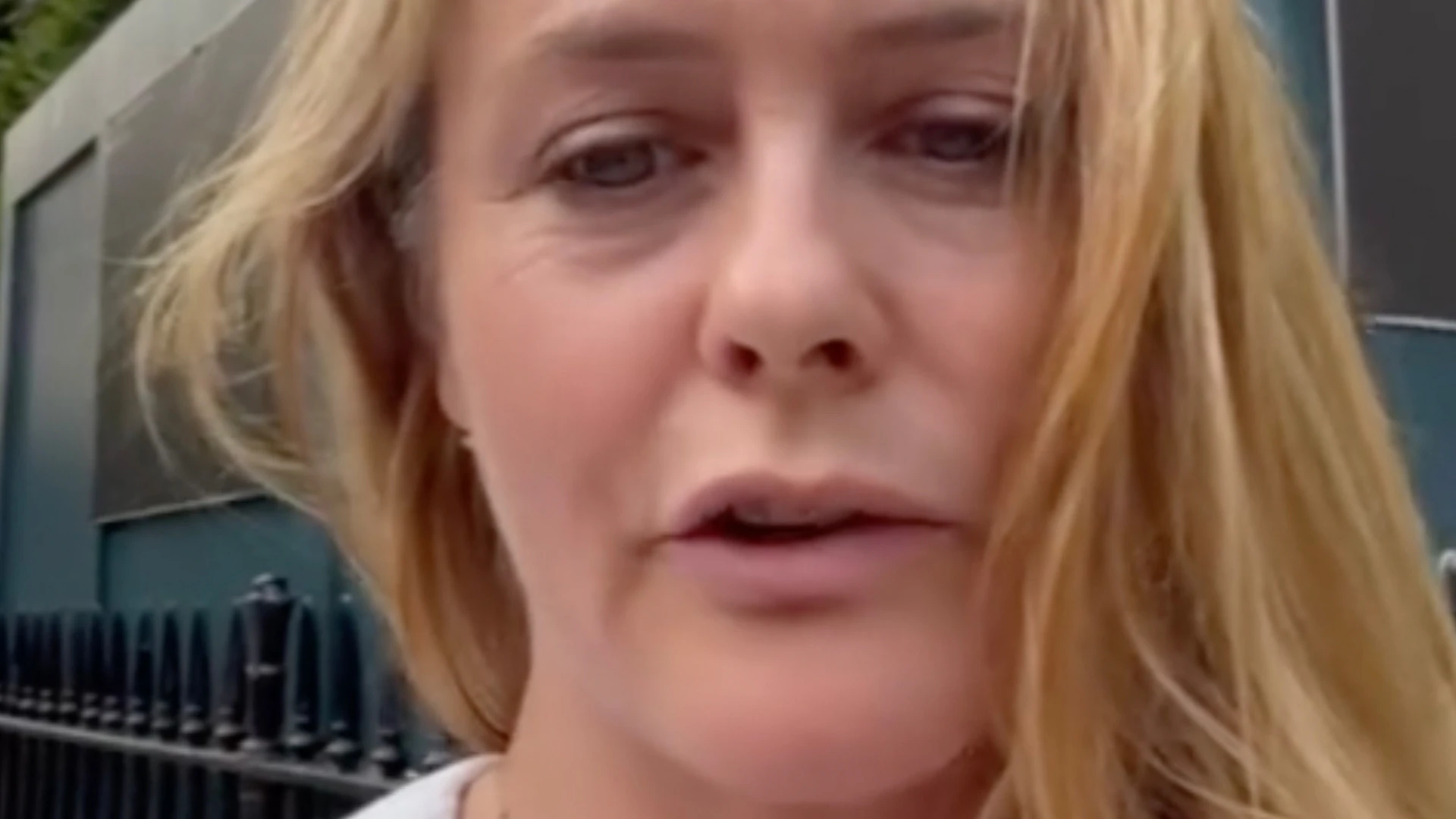 Alicia Silverstone fans warn wild berry is ‘poisonous’ as star grabs fruit from garden and beg her for health update