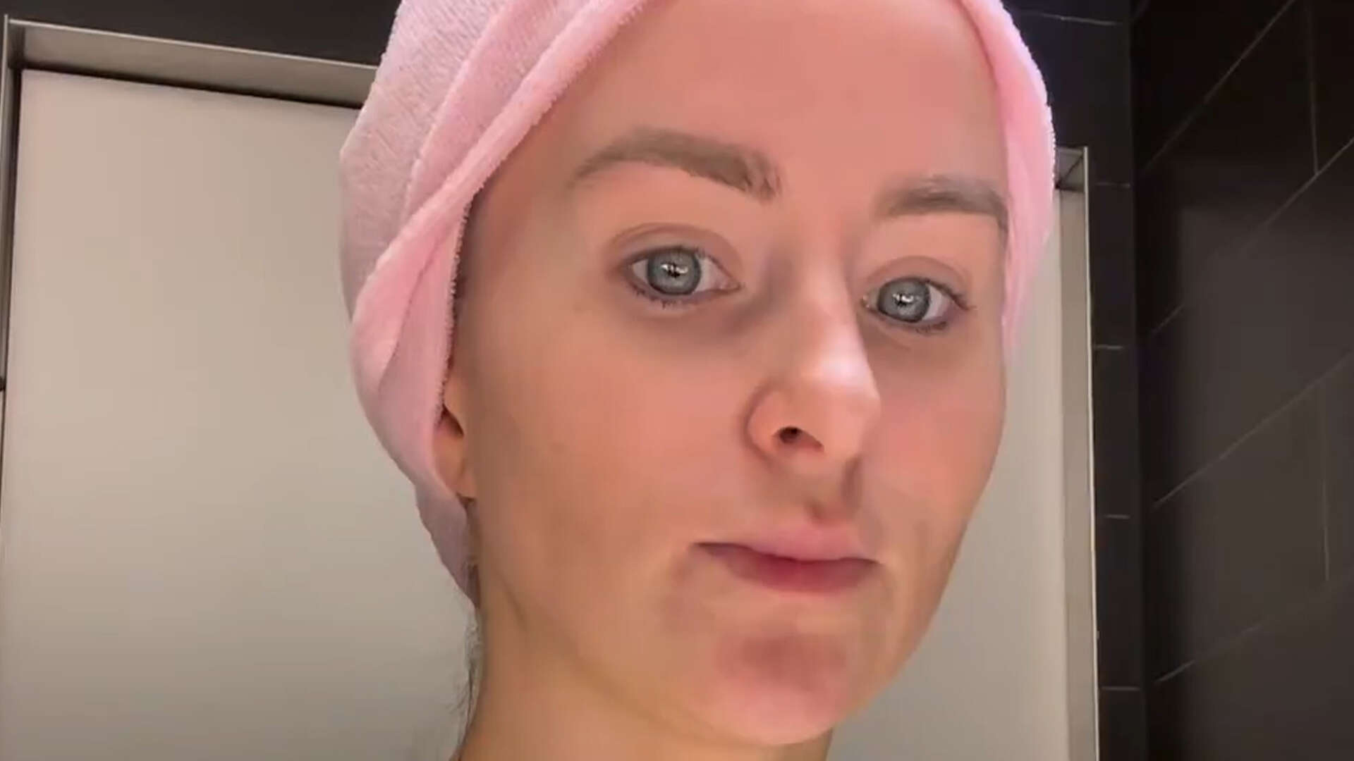 Teen Mom Leah Messer reveals her make-up free face in behind-the-scenes look at photoshoot- but fans slam ‘awful’ detail