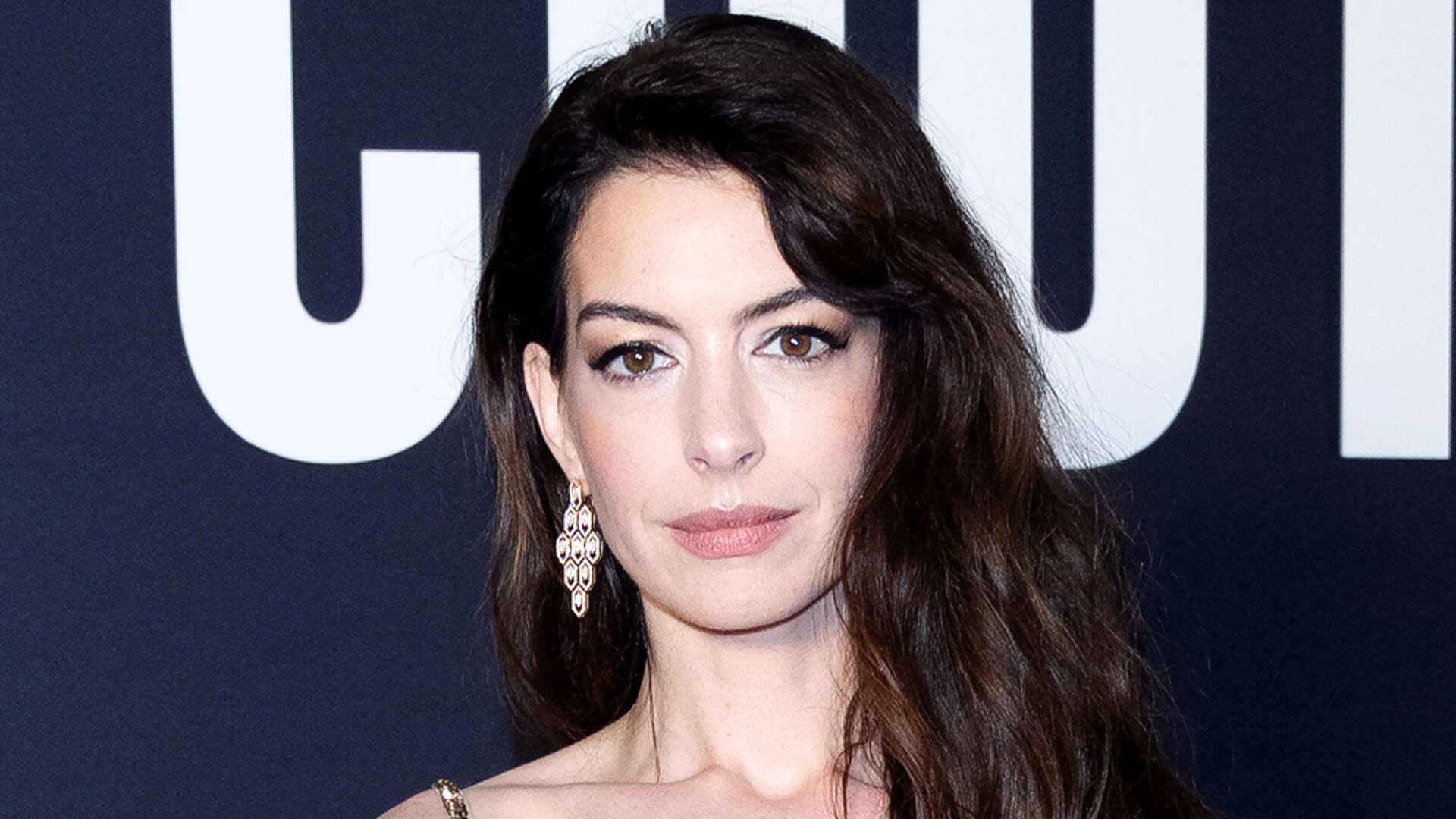 Anne Hathaway reveals she suffered miscarriage during Broadway run and had to ‘pretend everything was fine’ on stage