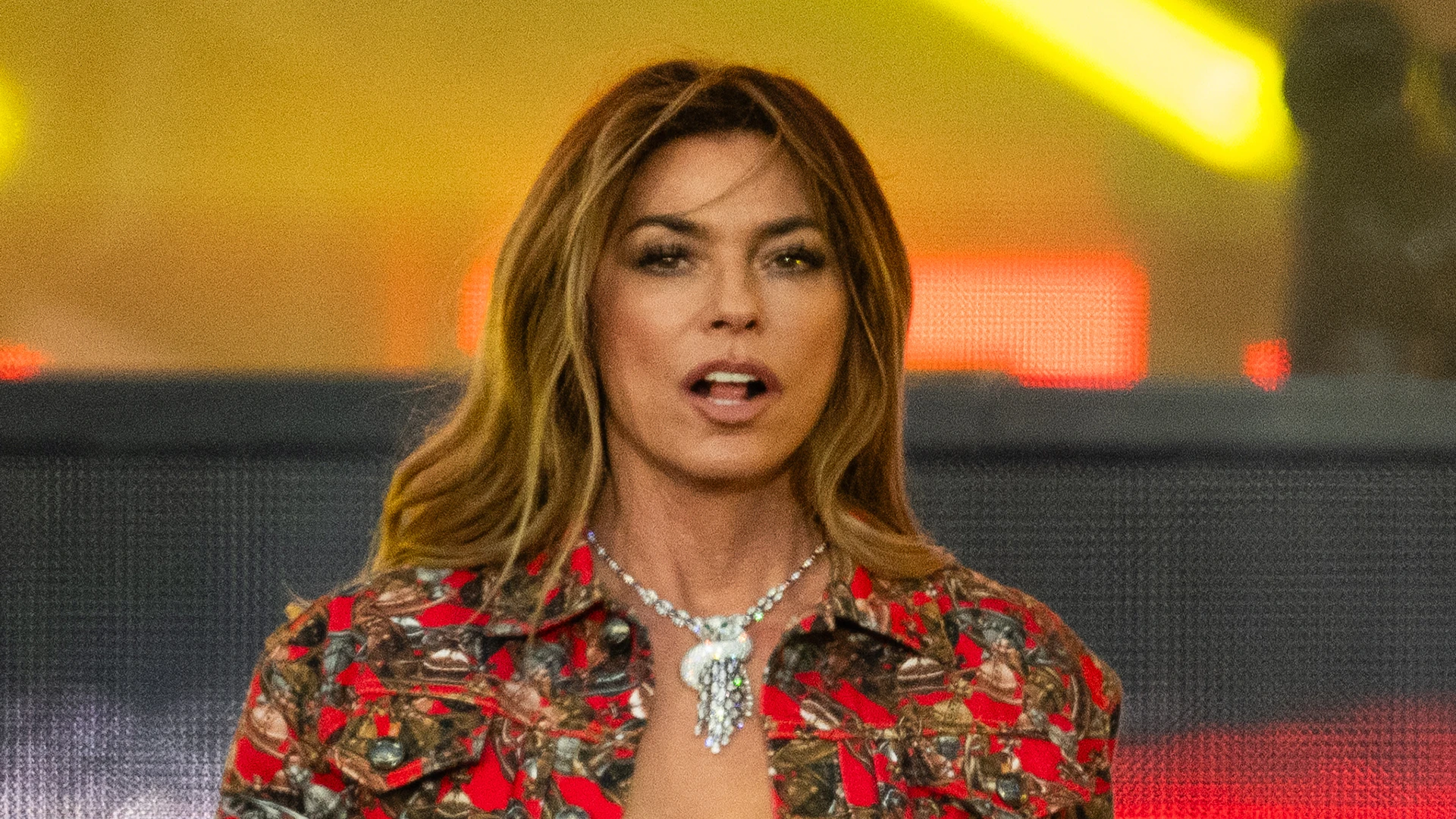 Shania Twain fans ask ‘what did you do to yourself?’ as singer looks ‘unrecognizable’ performing at London concert