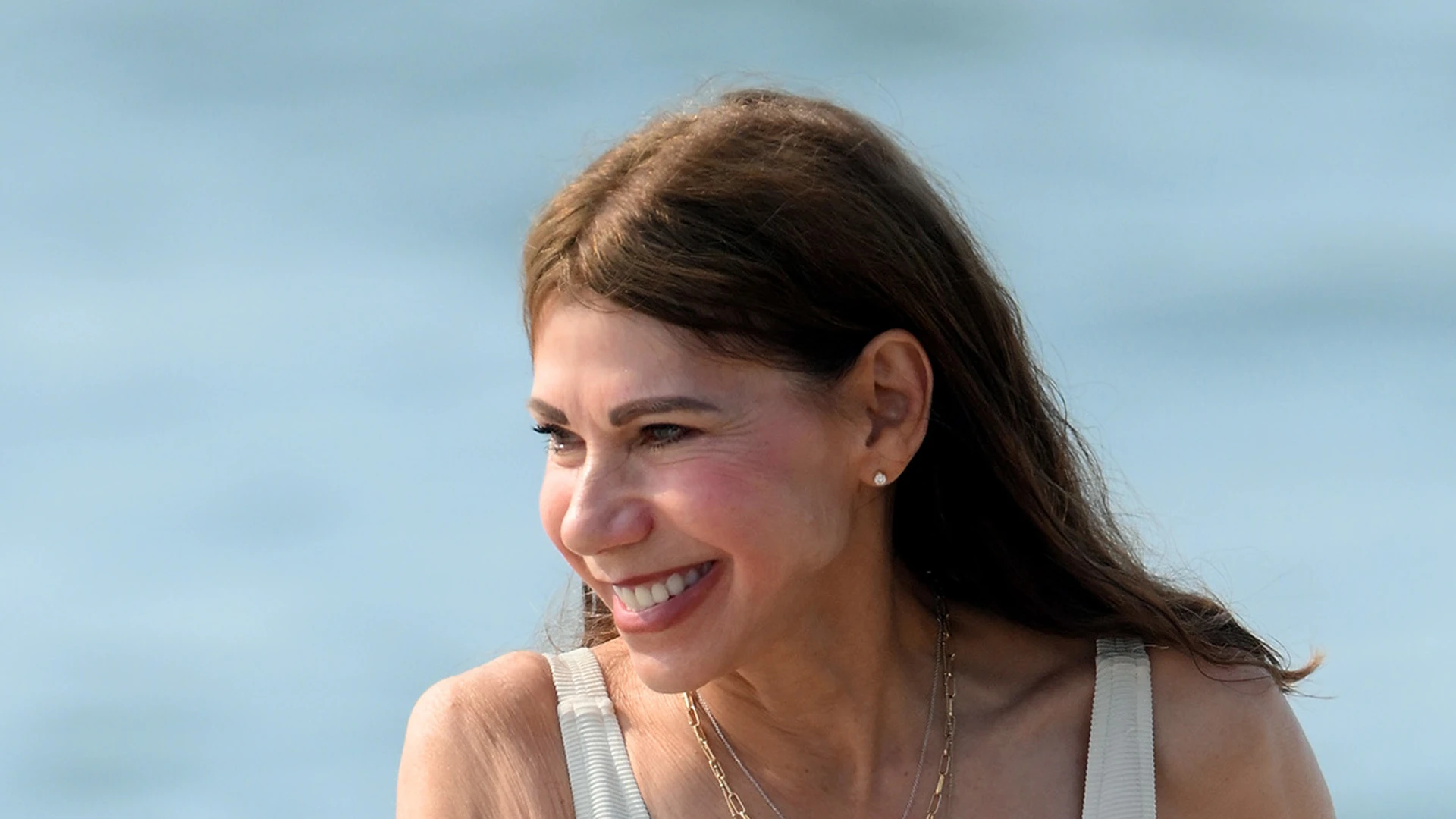 Golden Bachelor’s Theresa Nist, 70, looks ageless in low-cut swimsuit as star enjoys beach day after Gerry Turner split