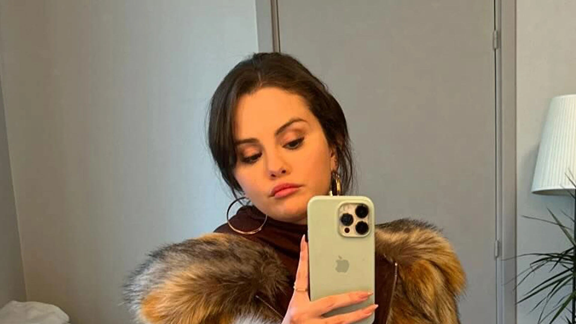 Selena Gomez drops 3 new ‘clues’ she’s engaged to Benny Blanco as she breaks down in tears over career news