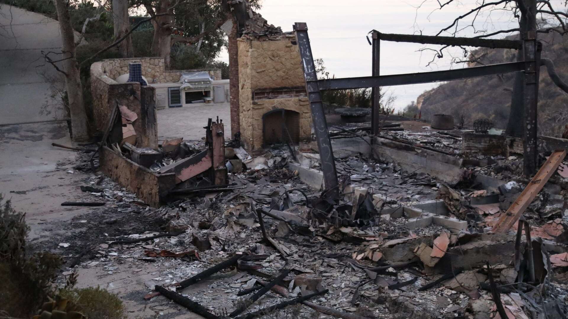 Mel Gibson reveals his LA house burned down while he was on Joe Rogan podcast blasting California governor Gavin Newsom