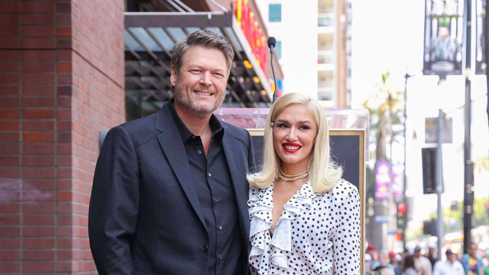 Blake Shelton appears annoyed and ignores wife Gwen Stefani as she tries to take videos of him after ‘marriage problems’