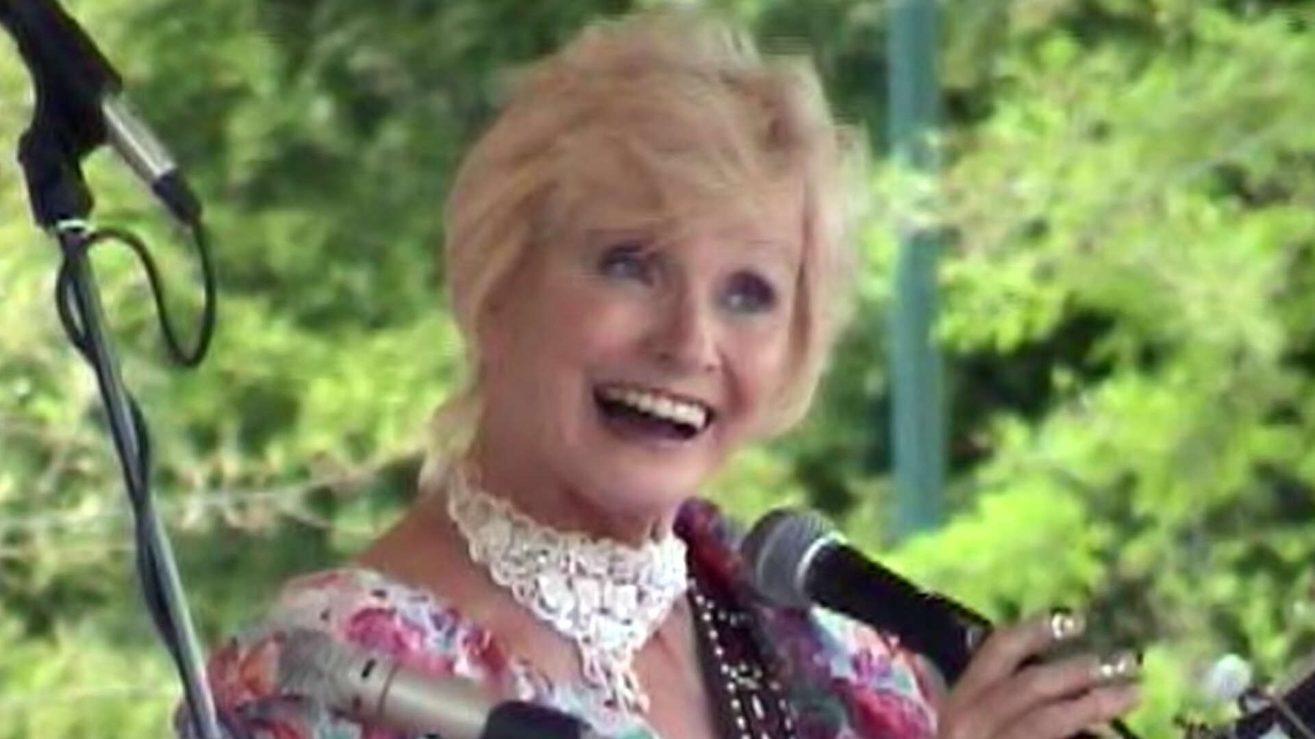 Roni Stoneman dead at 85: Hee Haw star remembered as iconic banjo player and member of ‘bedrock’ country music family