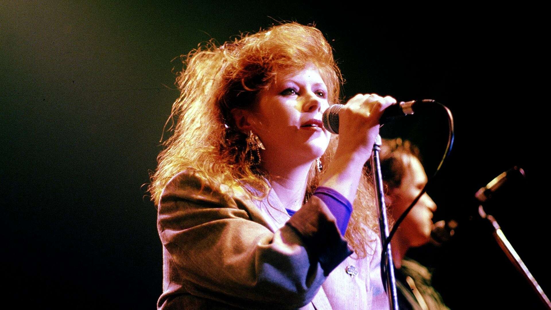 Who was singer Kirsty MacColl and when did she die?