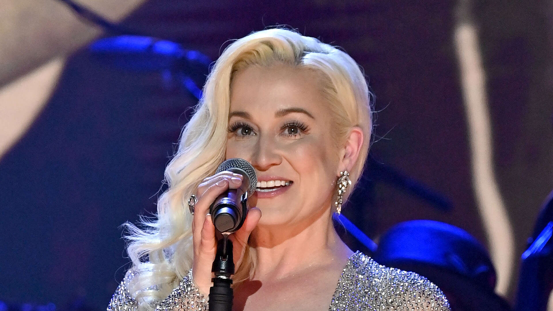 Kellie Pickler fans cry ‘we missed you!’ as she returns to stage for first time since husband Kyle Jacobs’ tragic death