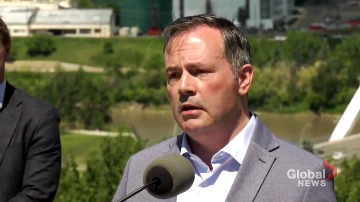 Kenney continues to defend federal niqab policy