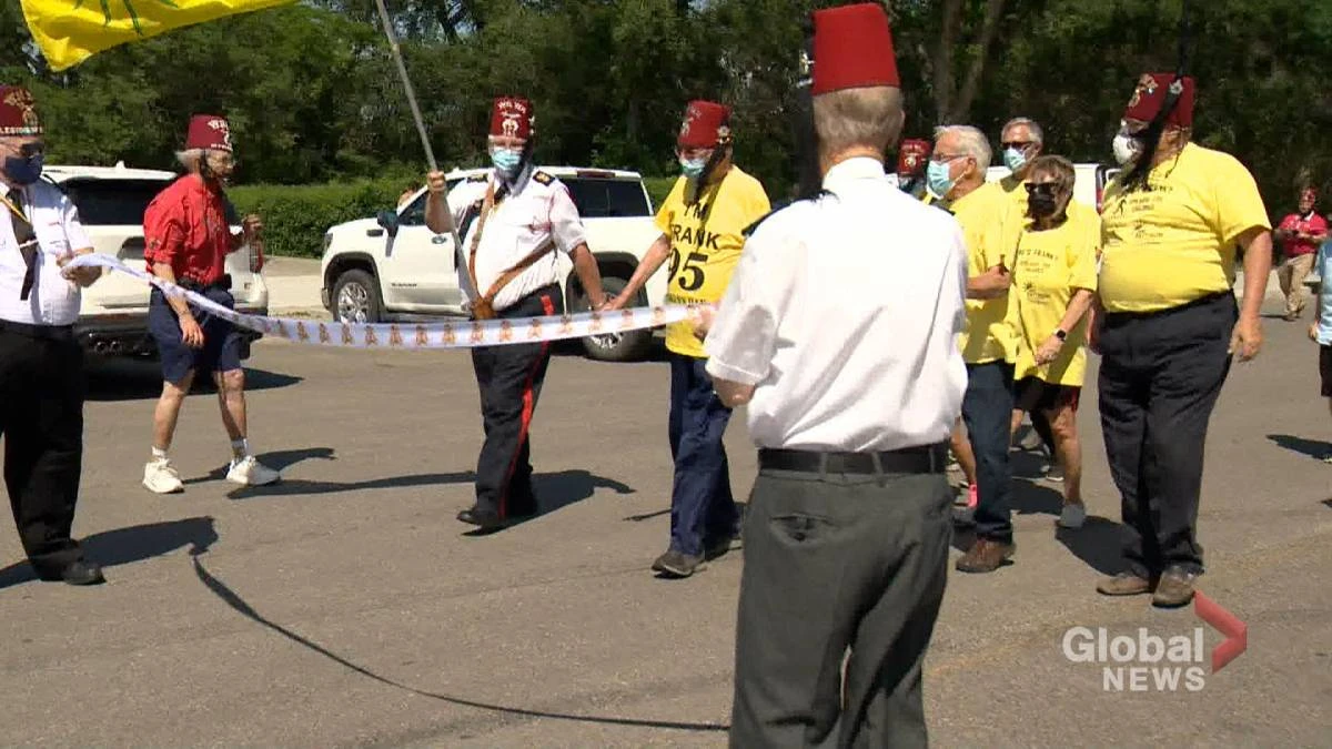 95-year-old Frank Atchison wraps 260 km fundraising walk for sick kids in Regina